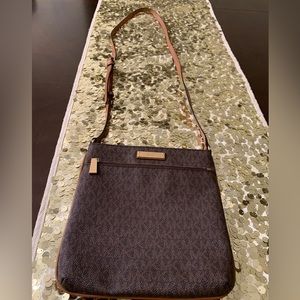 Michael Kors bedford signature flat crossbody bag